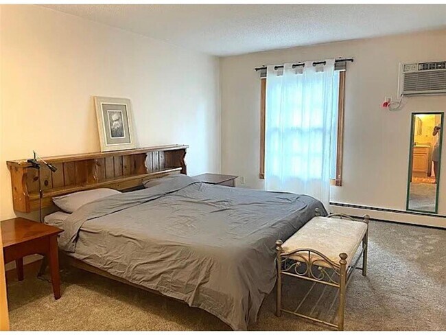 Building Photo - 4560 Cedar Lk Rd S