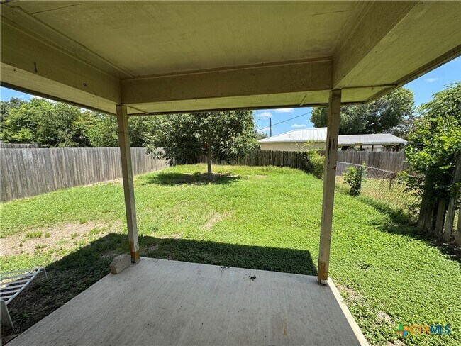 Building Photo - 2740 Maple Tree Rd