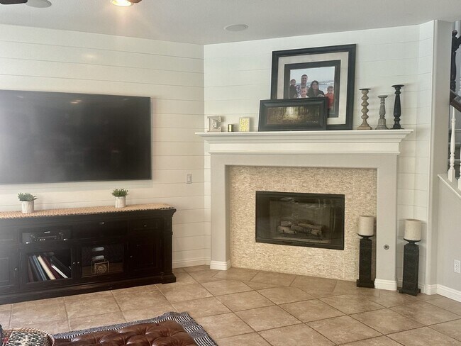 Building Photo - Corner lot Executive home near everything!