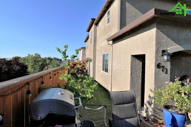 Building Photo - 671 Mission De Oro Dr