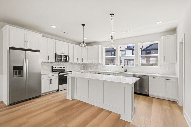 Building Photo - 7920 Sansom Cir