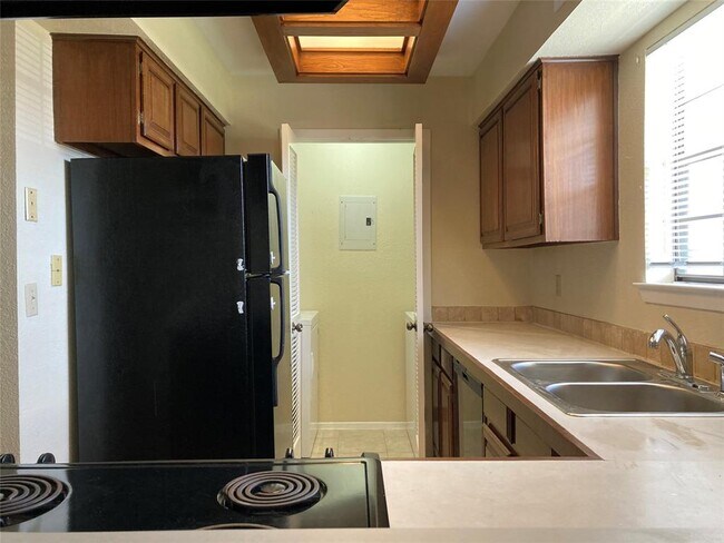 Building Photo - 3100 Devonshire Dr