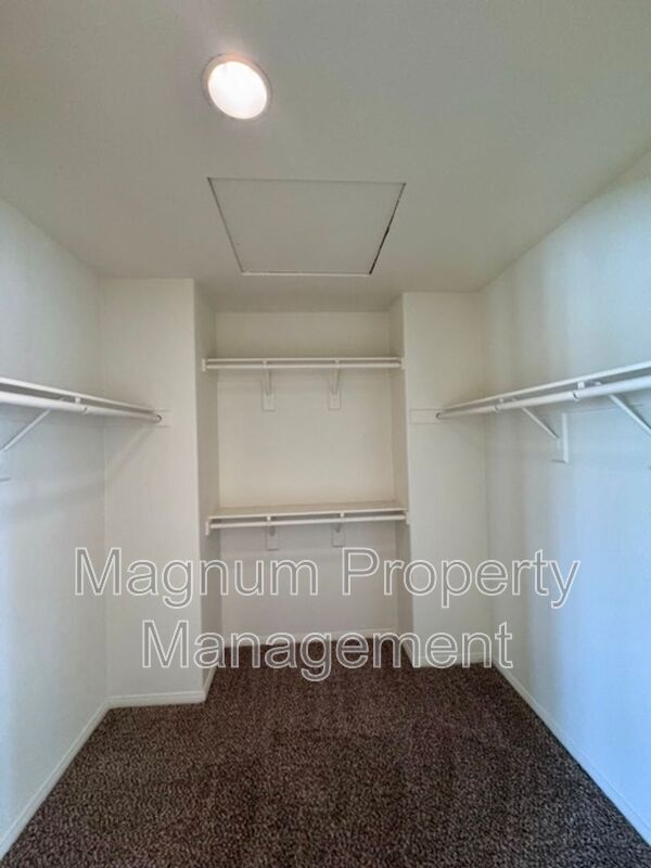 Building Photo - 44780 Rutherford St
