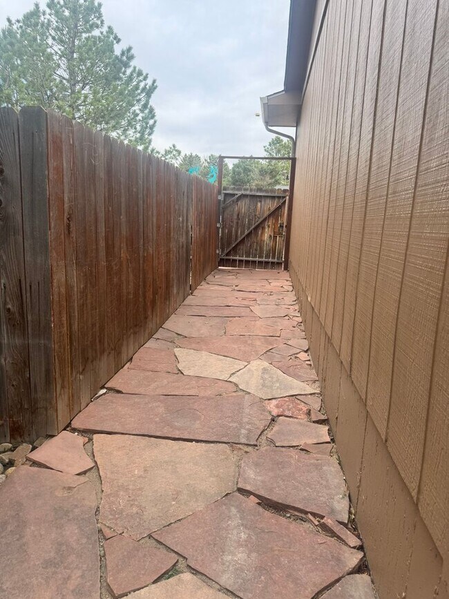 Building Photo - 4103 Everton Dr