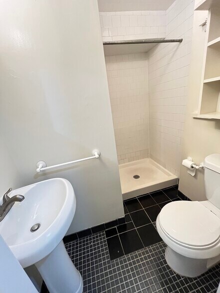 Building Photo - 504 E St NE