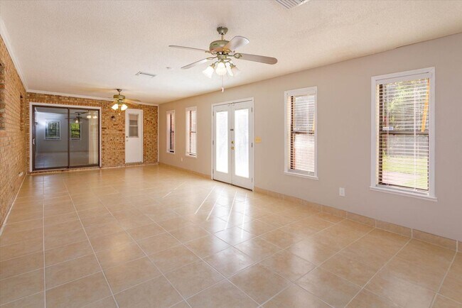 Building Photo - Spacious 4-Bedroom, 3-Bath Rental in Quiet DeBary Cul-de-Sac