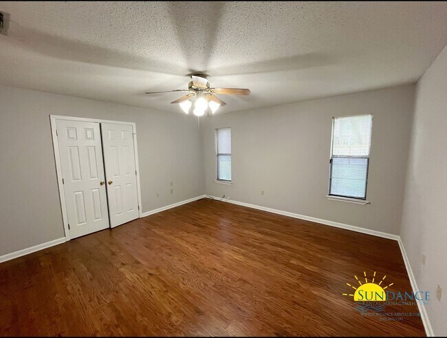 Building Photo - Charming 3-Bedroom Brick Home in Bluewater Bay Community, Caribbean East