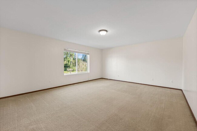 Building Photo - Updated and Spacious 3 Bed Yelm Rental!