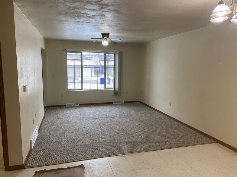 Building Photo - 784 S Olson Ave