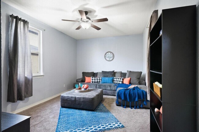 Building Photo - 13239 Emerald Isle St