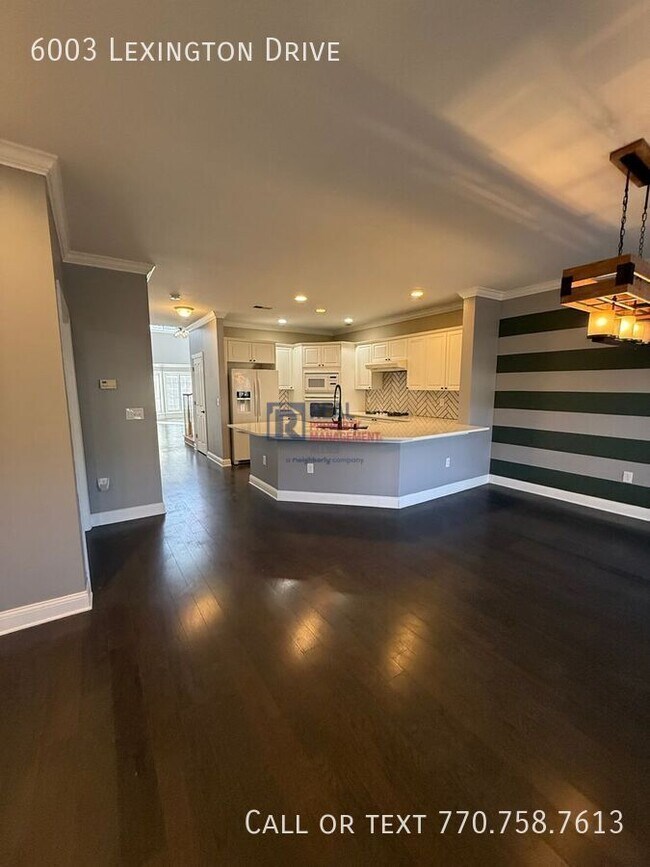 Building Photo - 6003 Lexington Dr