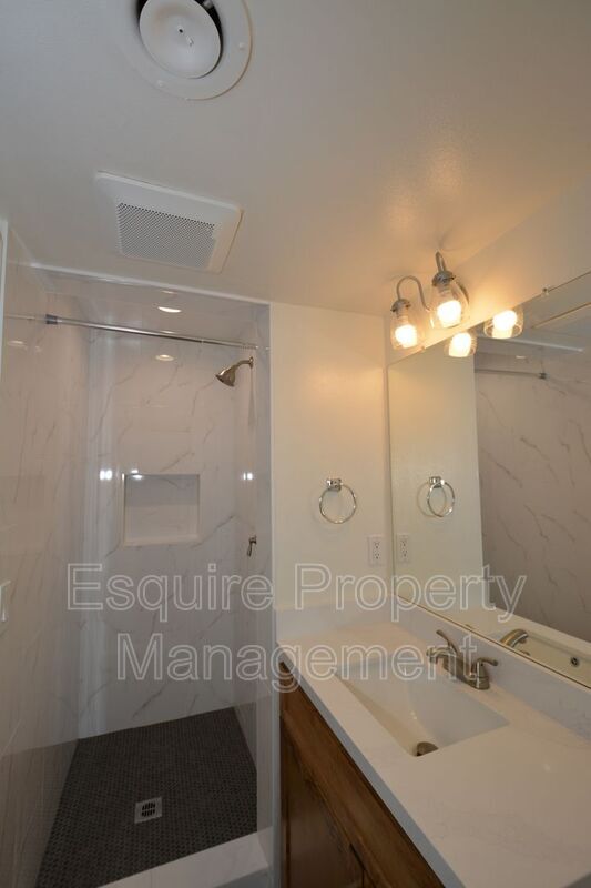 Building Photo - 283 Calle Higuera