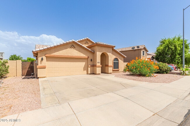 Building Photo - 543 S Wildrose
