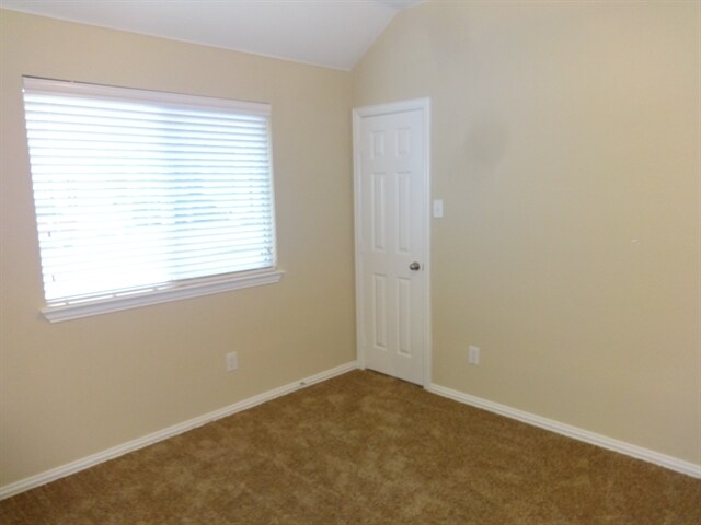 Building Photo - 2506 Parkview Dr