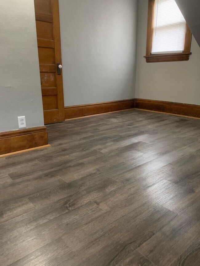 Building Photo - 3 Bedroom 1 Bathroom House in St.Paul!
