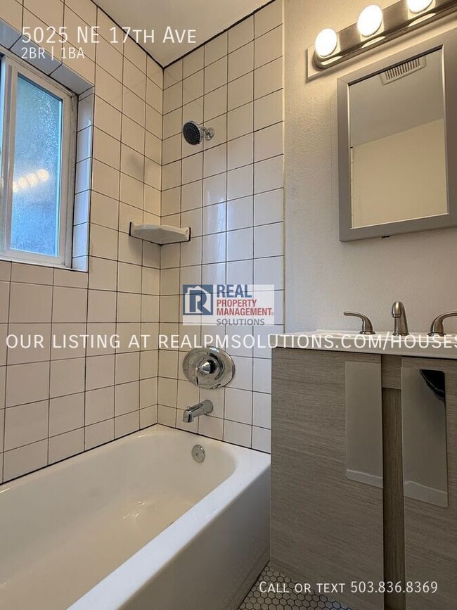 Building Photo - 5025 NE 17th Ave