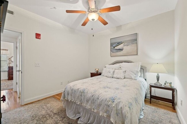 Building Photo - 11905 Centre St