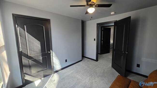 Building Photo - 713 W Washington St