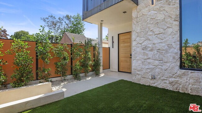 Building Photo - 10842 Peach Grove St