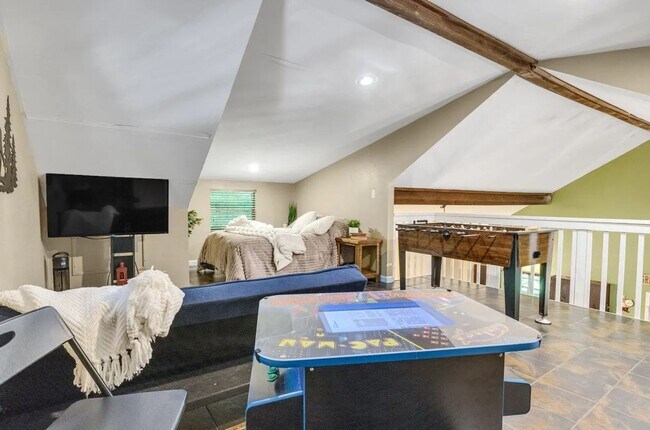 Building Photo - Move In Ready!!