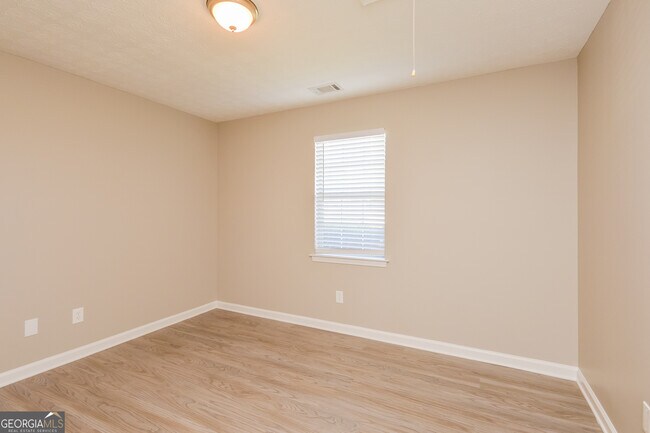 Building Photo - 235 Cypress Dr