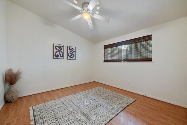 Building Photo - 1706 Palma Plaza
