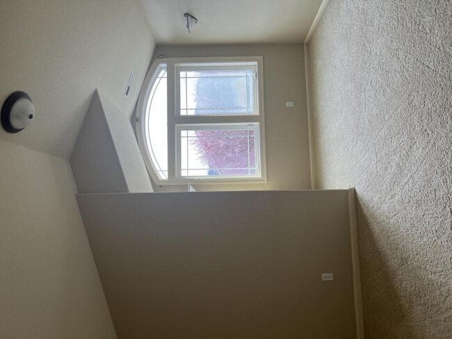 Building Photo - 15715 SE Bybee Dr