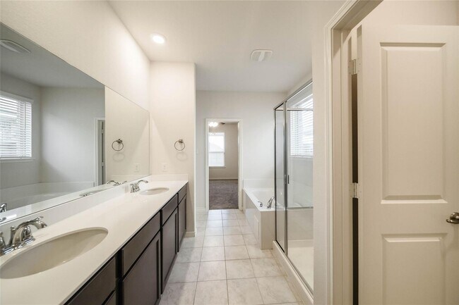Building Photo - Elegant 4-bedroom 4-bath in McKinney