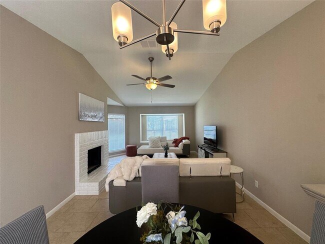 Building Photo - 10627 Sandpiper Dr