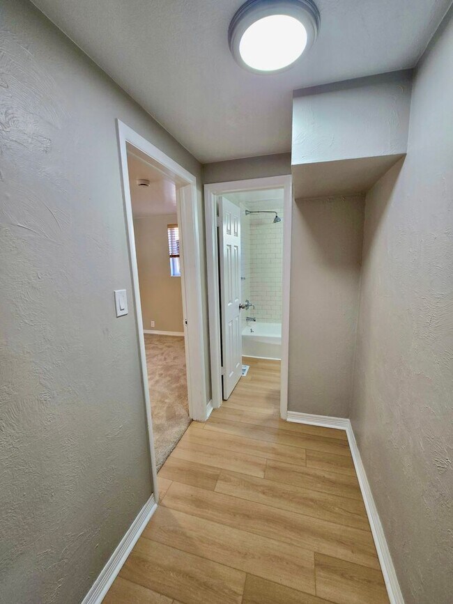 Building Photo - Prime Location! 1BR Bungalow Near DU, Light Rail & Porter Hospital — Available Now!!