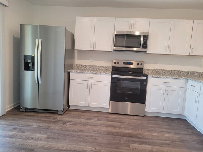 Building Photo - 2365 Tapatio Dr