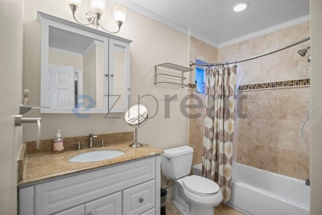 Building Photo - 14541 Oak St