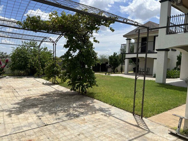 Building Photo - 617 Cowbird Cove Court