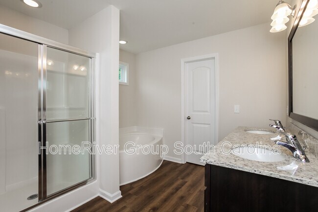 Building Photo - 351 Niblick Dr