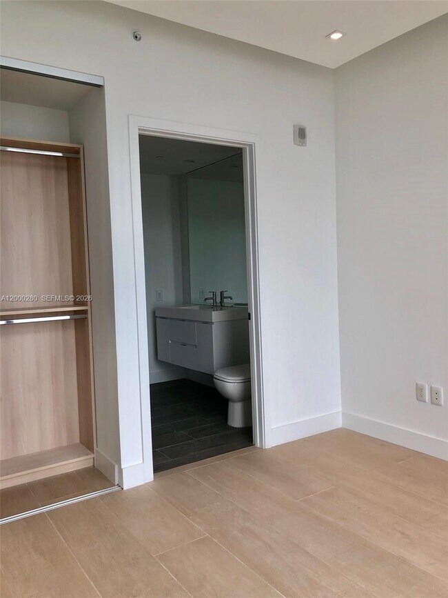 Building Photo - 2900 NE 7th Ave