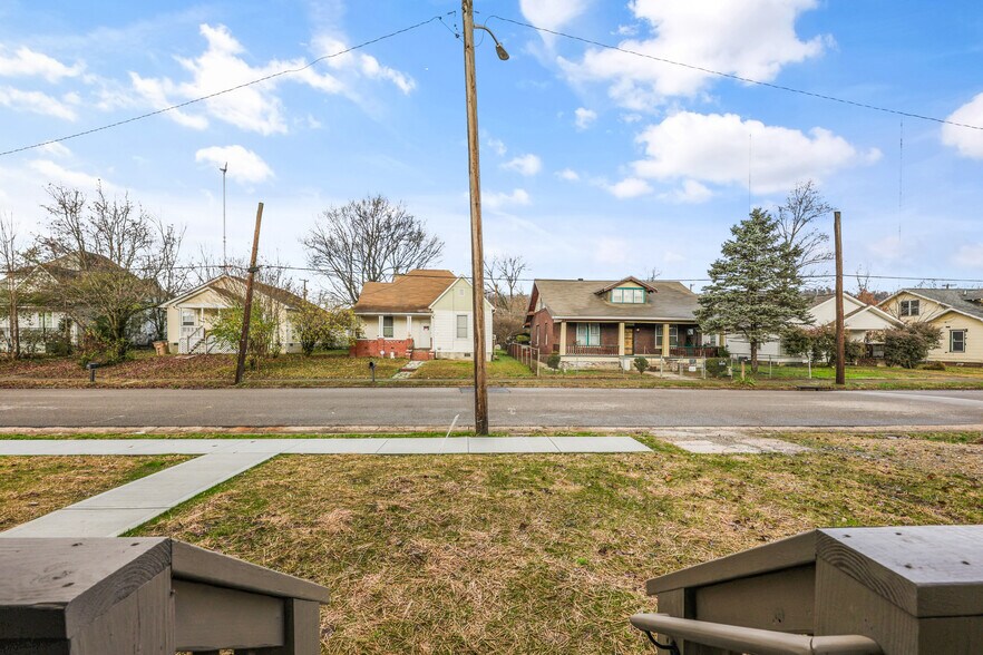 Building Photo - 212 E Morelia Ave