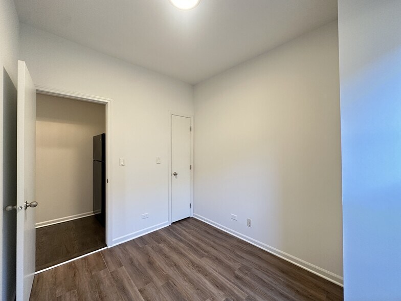 Building Photo - 5054 N Winthrop Ave