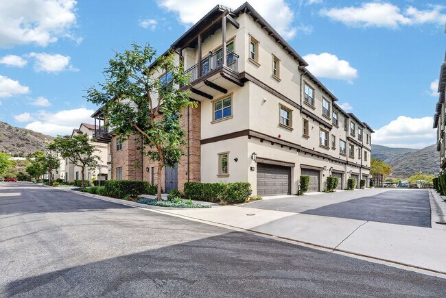 Building Photo - 911 Slate St