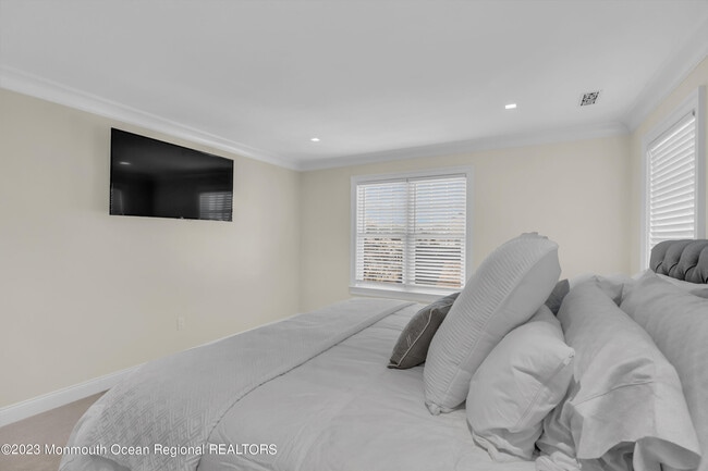 Building Photo - 502 Brighton Ave