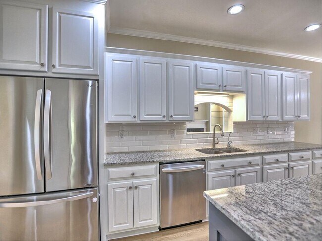 Building Photo - 3237 Waldwick Way SE