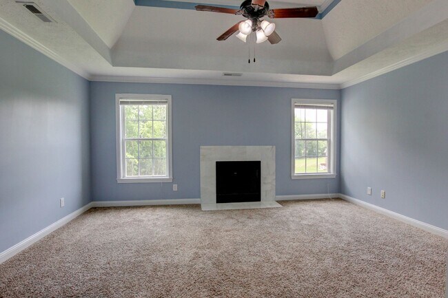 Building Photo - 716 Cavalier Dr