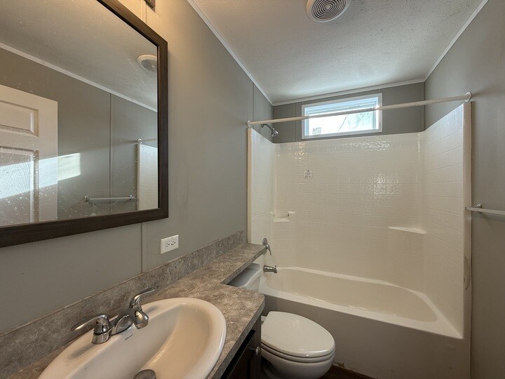 Building Photo - 10610 State Rte 762