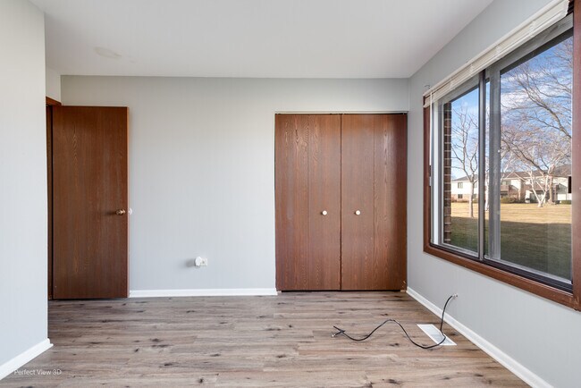 Building Photo - 966 Cumberland Ct