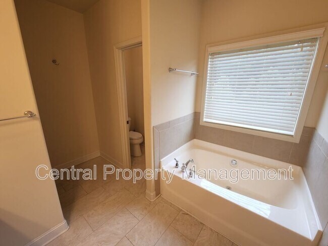 Building Photo - 265 Meadow Blossom Way