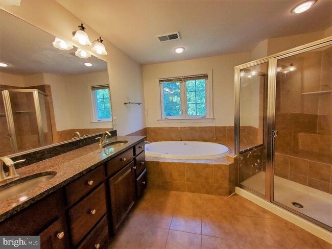 Building Photo - 1625 Whitehall Dr