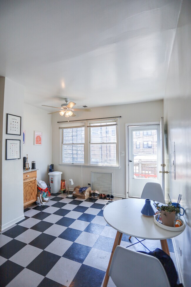 Building Photo - 2808 N Halsted St
