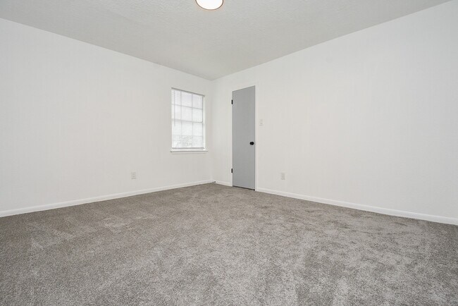 Building Photo - 15814 Winding Moss Dr