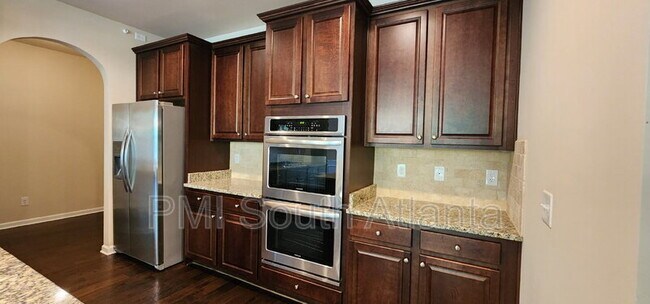 Building Photo - 525 Twelve Oaks Dr