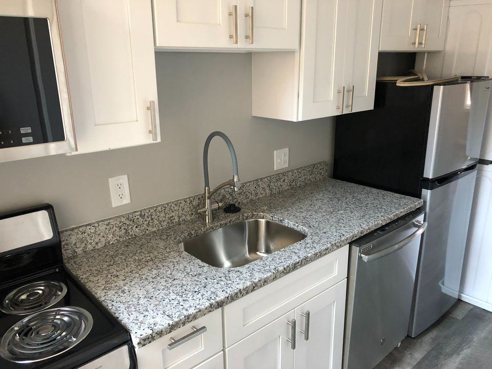 Kitchen - 1839 E Lombard St