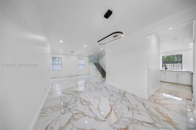 Building Photo - 268 NE 210th Way